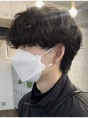 メンズマッシュウルフシャドウパーマ癖毛風無造作センターパート