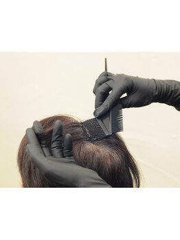 光色や明るめのカラーでもっとお洒落なスタイルに♪幅広いカラーが楽しめる自慢のグレイカラーを試して☆