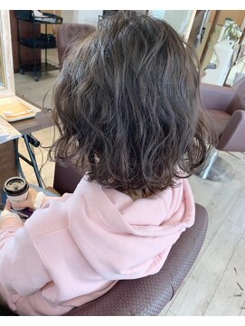 ヘアー アトリエ アンジー(Hair Atelier Angee) 暗めな透け感のグレーアッシュ