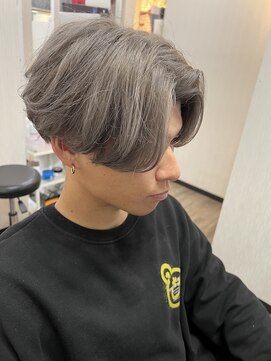ヘアーグランデシーク(Hair Grande Seeek) 刈り上げセンターパート×ハイトーンダブルカラーグレージュ☆