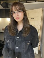 スタンド(STAND)&nbsp;レイヤーカット　グレージュカラー　セミディ　オリーブベージュ