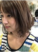 前髪と顔周りの動きが可愛いボブスタイル