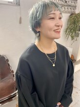 【ハイブリーチ＋ブルーグレー＋ショートウルフのハイトーンカラー】