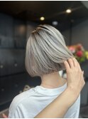 【なつみ】ホワイトシルバーナチュラルボブ艶カラー