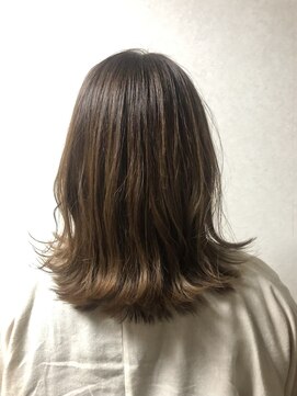 ルッソ チアロ(Lusso chiaro) くびれセミロング/30代40代50代