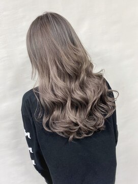 テイス 新宿(TACE) グレージュ[ネビージュ/黒髪/小顔/新宿]