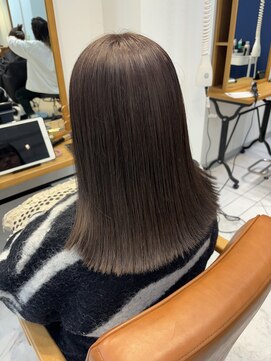 ユニ バイ マグ 長野店(Uni.by Mag) 20代30代大人可愛い毛先パーマミルクティアッシュ肩ライン