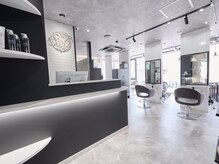 ヘアースタジオ ミツル(hair studio 326)の雰囲気（自然の光が差し込む明るいセット面【髪質改善/トリートメント】）