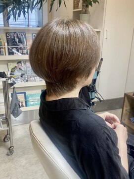 ヘアアンドメイクフリッシュ(HAIR&MAKE FRISCH) グレージュショートボブ白髪染め