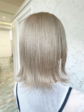ヘアデザイン アンジェロ(Hair Design Angelo) ホワイトシルバー/20代/30代