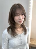 ミディアムレイヤーカット顔まわり透明感カラーベージュ
