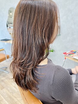ファミリエ(familier)の写真/「もちが良いカット」でサロン級の仕上がりを自宅で楽に!褒められヘアが続く◎