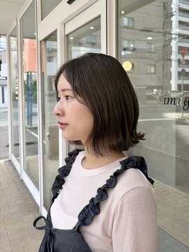 コレル(KORELLE) 透け感オリーブ寒色カラー×外ハネスタイル