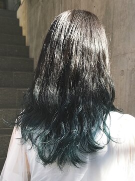 ビヨンドイー(beyond E) シアンブルーのグラデーションカラー