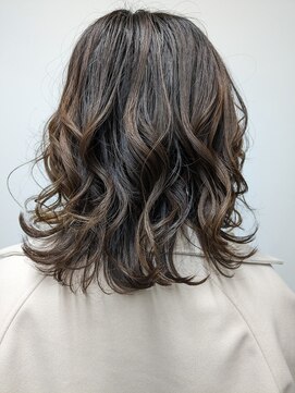 ビューティック ハラジュク(Hair&Make Beautique Harajuku) くびれ巻きおろし　細かいミックス巻き