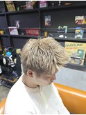 ブリーチカラーシルバーベージュダブルカラーメンズ短髪