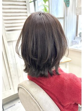 ガーデン バイ イル(GARDEN by illu Co.Ltd) 外はねクビれボブ×透明感グレージュ