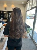 抜け感のあるカラーが魅力◎ラフウェーブの外国人風ロング