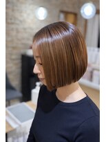 アロマヘアルーム 横浜店(AROMA hair room)&nbsp;ハイライト/ぱっつんボブ/内巻きボブ/前髪なし/イエローベージュ