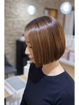 アロマヘアルーム 横浜店(AROMA hair room) ハイライト/ぱっつんボブ/内巻きボブ/前髪なし/イエローベージュ