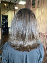 ヘアーエヌプラス (HAIR N+)&nbsp;セミロングボブ外ハネ巻き＆波巻き2　グレーベージュ