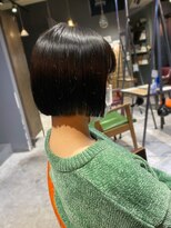 エミュー(emue)&nbsp;20代30代40代ミニボブブルーブラック小顔美肌ストレート丸み