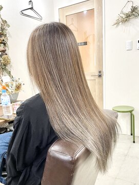 ホンネ(honne.) ロングヘア×シルバーグレージュ