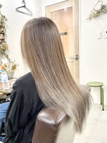 ホンネ(honne.) ロングヘア×シルバーグレージュ