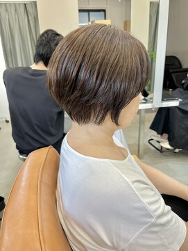 セム(sem) ショートボブ×白髪ぼかしハイライト×髪質改善カラー