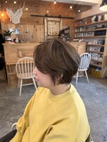 ウィークエンド(WEEKEND)&nbsp;ベージュ×ショートスタイル