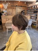 ベージュ×ショートスタイル