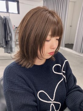 タム(tam) 外ハネ×顔周りレイヤー