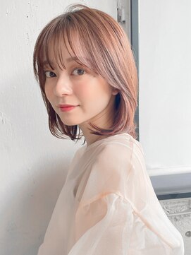 アグノス 青山(Agnos) 大人ガーリーダークアッシュミディアムレイヤーカット 小顔