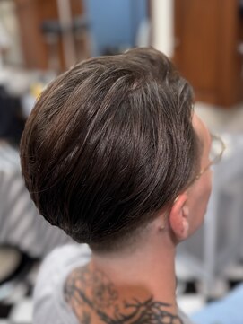 フランクス バーバー ウエストトウキョウ 吉祥寺店(FRANK’S BARBER WEST TOKYO) リバースセンターパートニュアンスパーマニュアンスウルフダウH