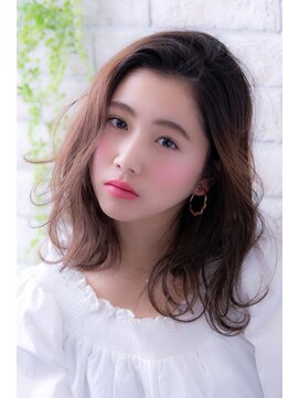 ヘアーアートシフォン 川口東口店(hair art chiffon) シアーカラーorダークアッシュの厚めバングくびれカールセミディ