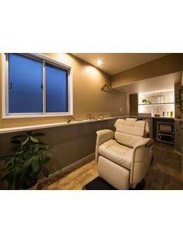 こだわりの経絡ヘッドスパで、頭のつぼをやさしく刺激。丁寧な施術で「ととのう」体験ができる極上時間◎