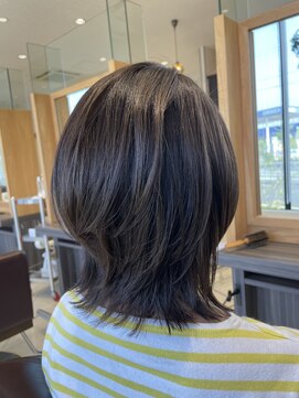 ニスタ セルクル(nista cercle) 外ハネ くびれヘア ハイライト イルミナカラー 白髪ぼかし