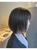 カーキグレージュとボブ