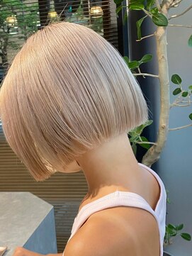 リノショアーズ 元町店(RINOSHORES) 大人可愛いぷつっとミニボブ×ホワイトベージュブロンド系