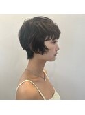 ちょっぴり個性的なショートカット