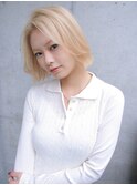 ハイトーン前髪なしレイヤーボブブロンドヘア