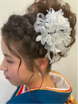 ビューティーみやくに 編み込みアップスタイル