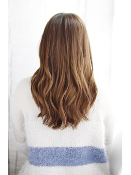 シュシュット(chouchoute) レイヤーカットウェットヘアデザインカラーオリーブベージュ/098