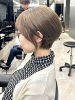 大人かわいい小顔ショートショートヘア30代40代50代白髪ぼかし