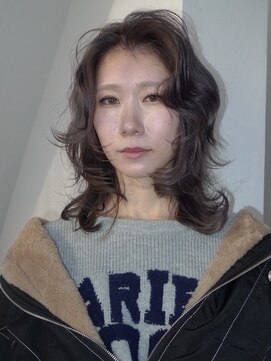 ドロップ(drop) ミディアムレイヤー　グレージュ　レイヤーカット（青山表参道）