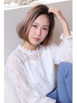 ビーワールド(B WORLD)&nbsp;透明感MAX！グレージュがかわいい 決めすぎない大堂エアリーボブ