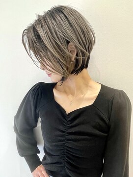 トルネード(TORNADO) 外国人風ショートボブ 白髪ぼかし ハイライト グレージュ t512