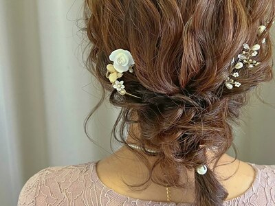 二次会や女子会などにぴったりのカジュアルなヘアアレンジも◎