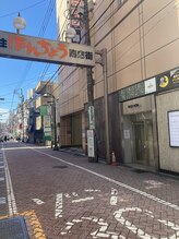 千住ほんちょう商店街を直進します