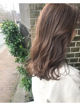 ヘアデザイン ソラ(Sola) 大人可愛いクリーミーアッシュベージュ×ゆるふわロング